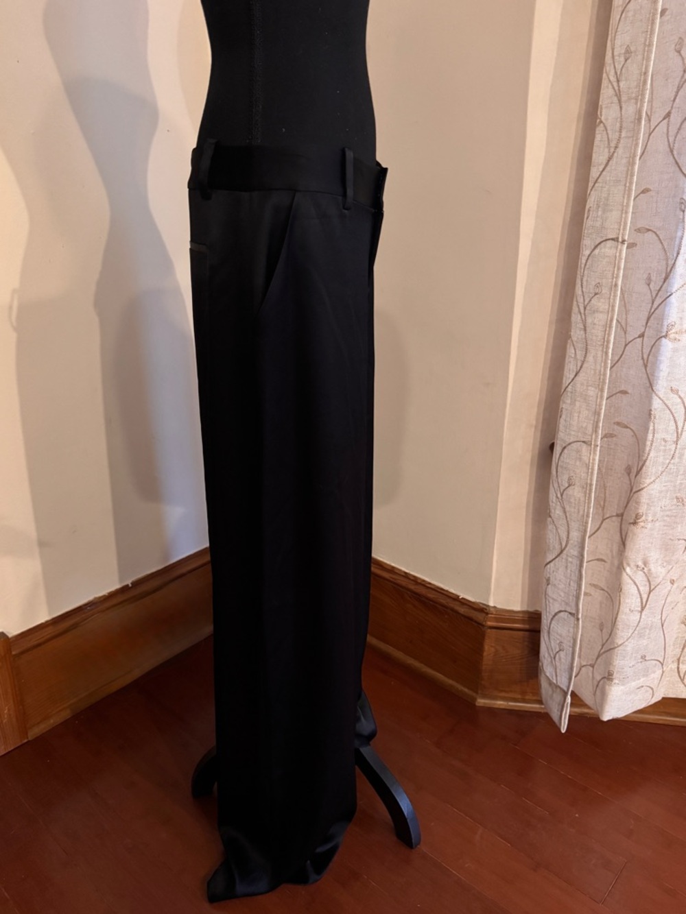 Alice + Olivia Black Satin Wide-Leg Trousers - Picture 2 of 5